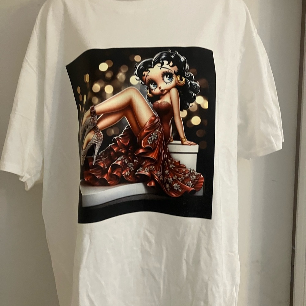 Ladies T-Shirt/ Night Shirt NWOT